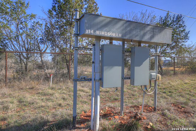 Image 22 of 33 For 314 Windsor  