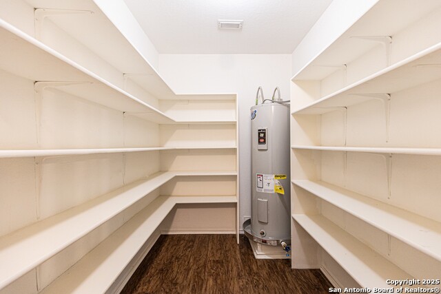 Image 24 of 50 For 416 Irongate Rdg