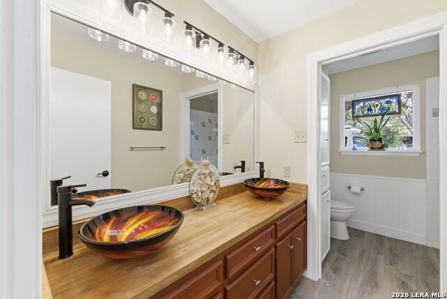 Image 14 of 58 For 819 Pecan St.