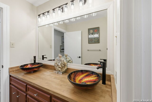 Image 15 of 58 For 819 Pecan St.