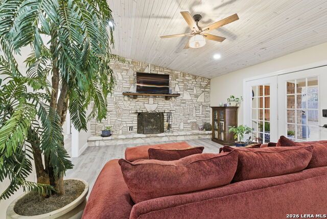 Image 24 of 58 For 819 Pecan St.