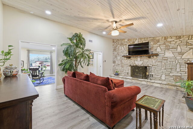 Image 25 of 58 For 819 Pecan St.