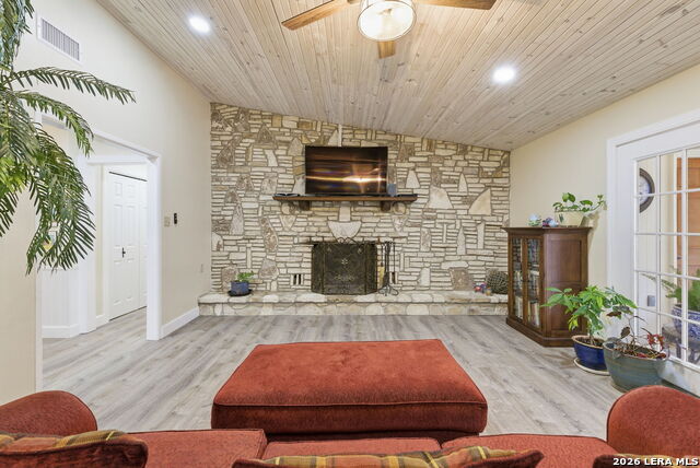 Image 26 of 58 For 819 Pecan St.