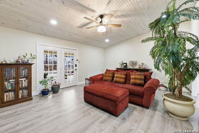 Image 27 of 58 For 819 Pecan St.