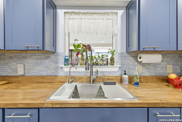 Image 37 of 58 For 819 Pecan St.