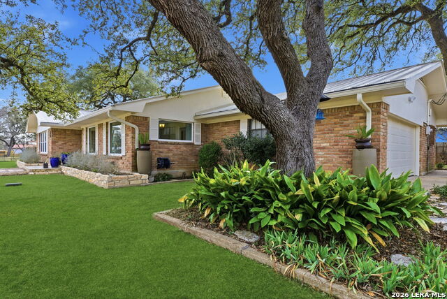 Image 4 of 58 For 819 Pecan St.