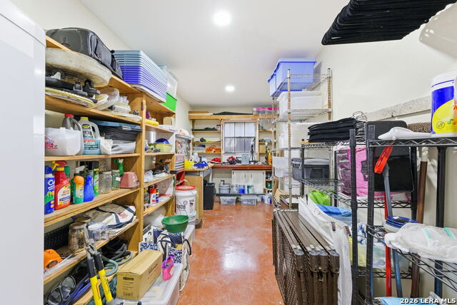 Image 42 of 58 For 819 Pecan St.