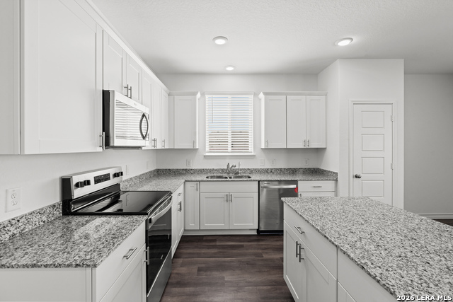 Image 7 of 21 For 425 Raven Row