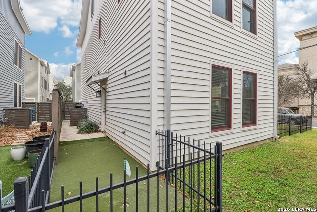 Image 32 of 36 For 311 Evergreen #1 E