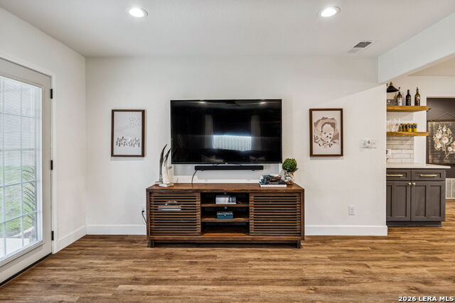 Image 15 of 41 For 2151 Gruene  