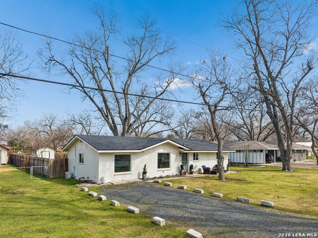 Image 2 of 41 For 2151 Gruene  