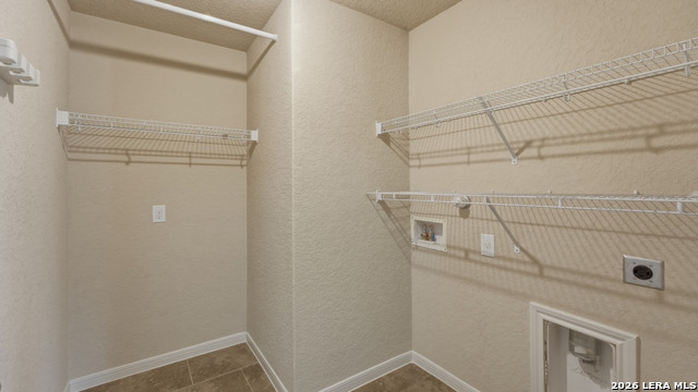 Image 36 of 47 For 2724 Scarlet Tanger