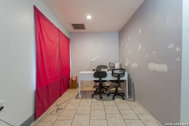 Image 17 of 23 For 867 Price  