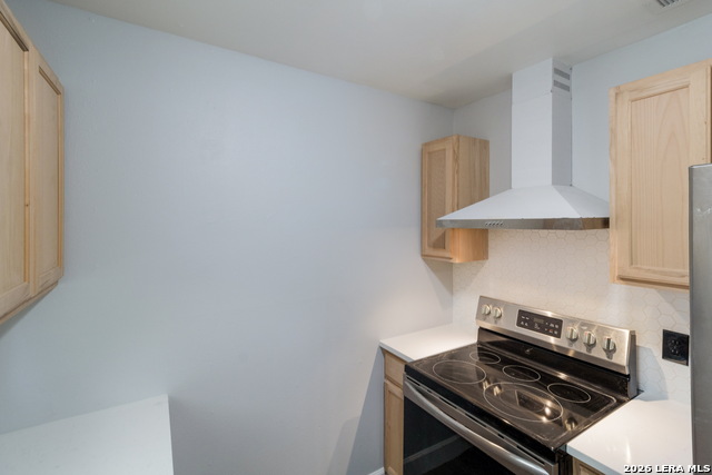 Image 3 of 26 For 5846 Castle  