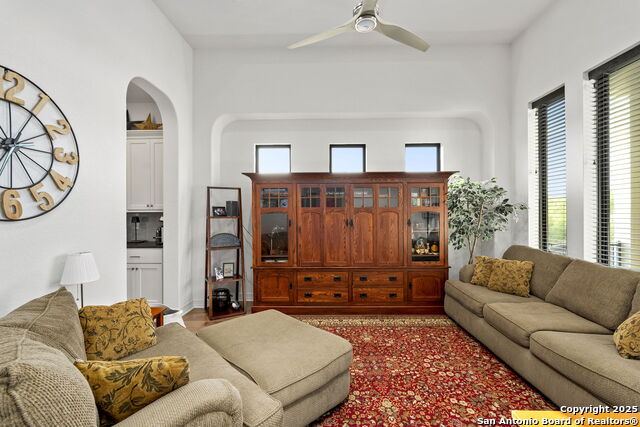 Image 16 of 59 For 75 Mariposa Parkway E