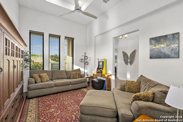 Image 17 of 59 For 75 Mariposa Parkway E