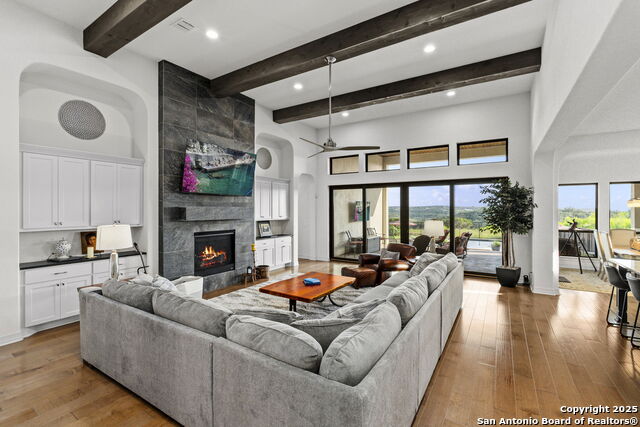 Image 19 of 59 For 75 Mariposa Parkway E