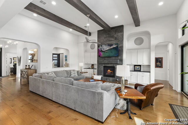 Image 21 of 59 For 75 Mariposa Parkway E