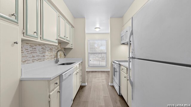 Image 18 of 29 For 8702 Village  1300