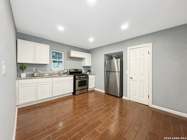 Image 4 of 18 For 1003 San Joaquin S