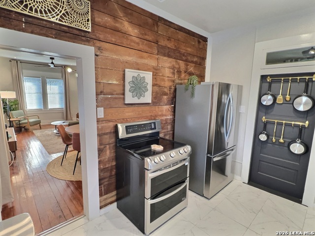 Image 10 of 32 For 404 Walnut W