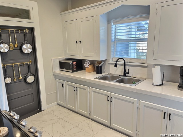 Image 11 of 32 For 404 Walnut W