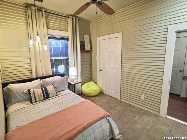 Image 22 of 32 For 404 Walnut W