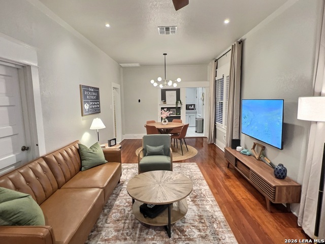 Image 4 of 32 For 404 Walnut W