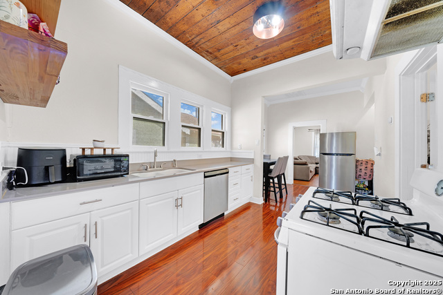 Image 24 of 38 For 138 Dunning Ave