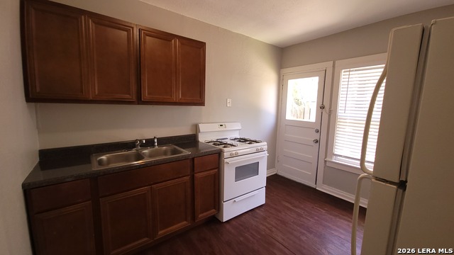 Image 12 of 23 For 218 Claremont