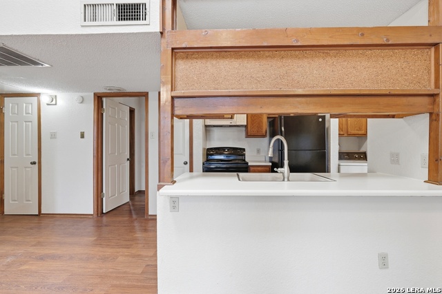 Image 13 of 34 For 8633 Datapoint Dr  270