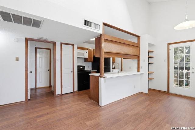 Image 14 of 34 For 8633 Datapoint Dr  270