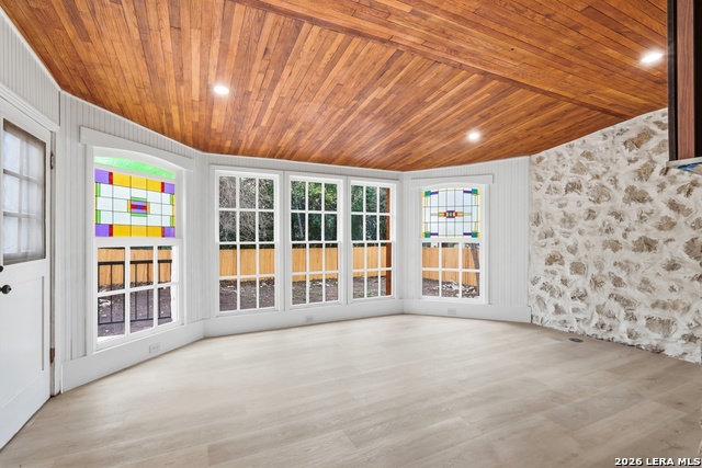 Image 12 of 51 For 227 Sunset Rd E