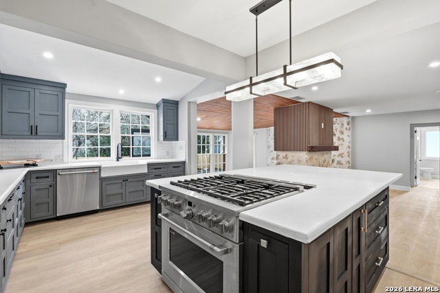 Image 18 of 51 For 227 Sunset Rd E