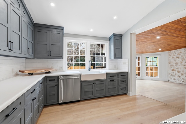 Image 22 of 51 For 227 Sunset Rd E