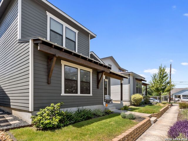 Image 2 of 42 For 1114 Olive St N