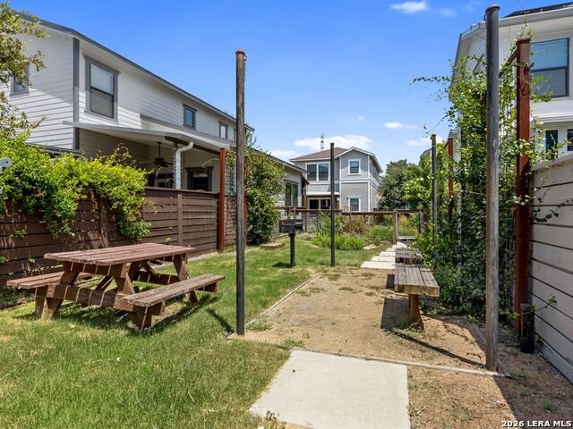 Image 31 of 42 For 1114 Olive St N