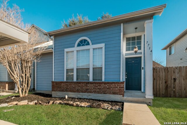 Image 4 of 27 For 7714 Crown Ledge