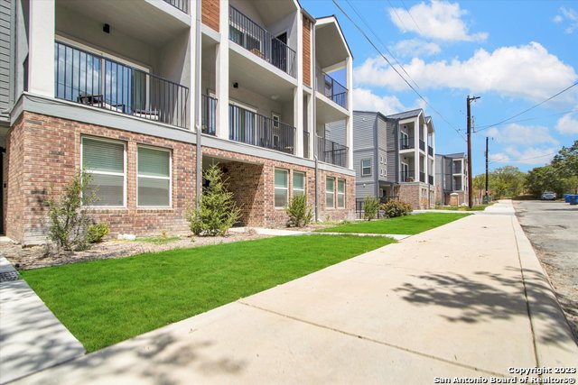 Image 2 of 35 For 302 Tendick  1103