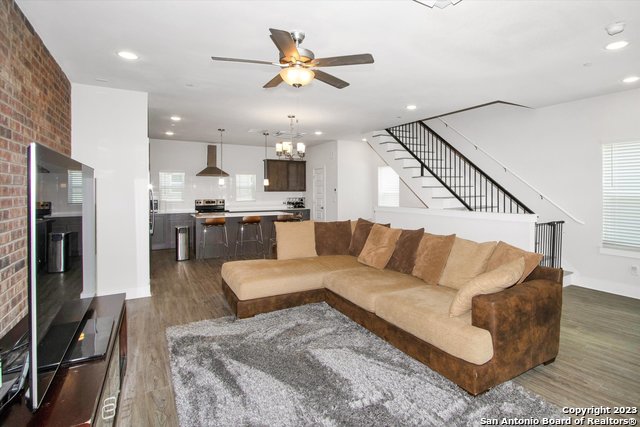 Image 21 of 35 For 302 Tendick  1103