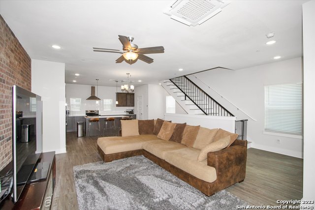 Image 27 of 35 For 302 Tendick  1103