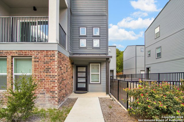 Image 4 of 35 For 302 Tendick  1103