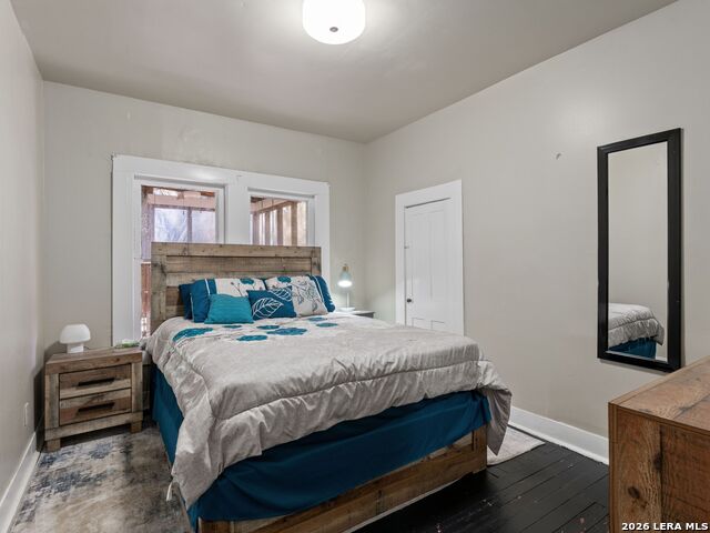 Image 10 of 25 For 412 Dallas Street