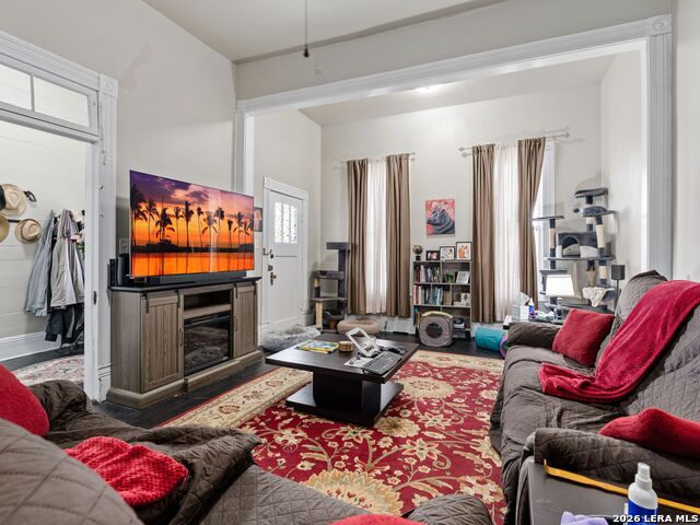 Image 6 of 25 For 412 Dallas Street