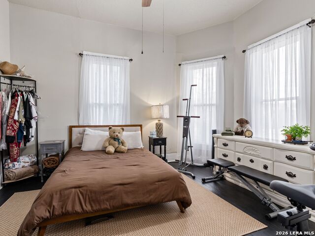 Image 9 of 25 For 412 Dallas Street