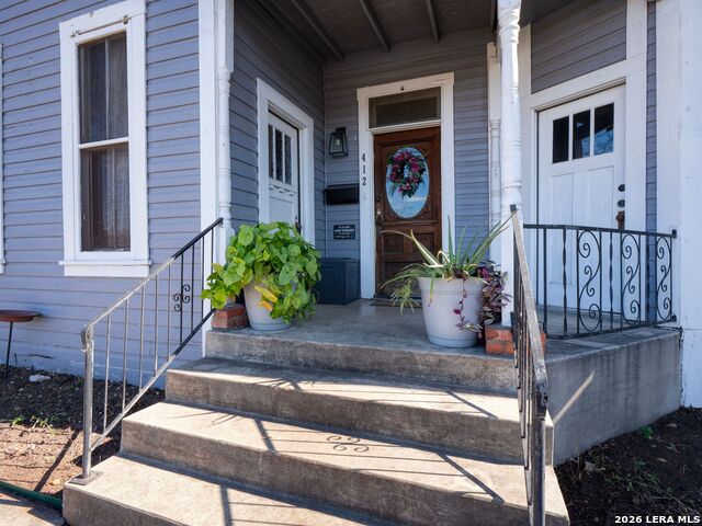 Image 3 of 25 For 412 Dallas Street