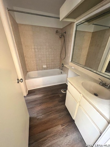 Image 7 of 11 For 11815 Vance Jackson  3107