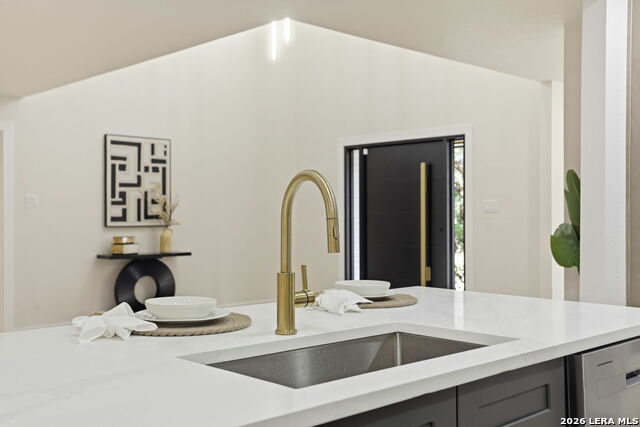 Image 15 of 49 For 13707 Bluffmont