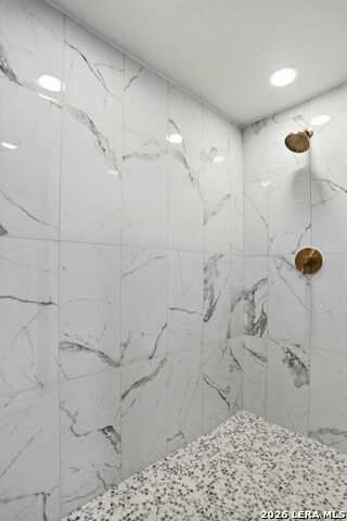 Image 26 of 49 For 13707 Bluffmont