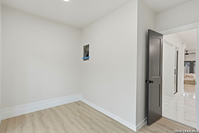 Image 27 of 49 For 13707 Bluffmont